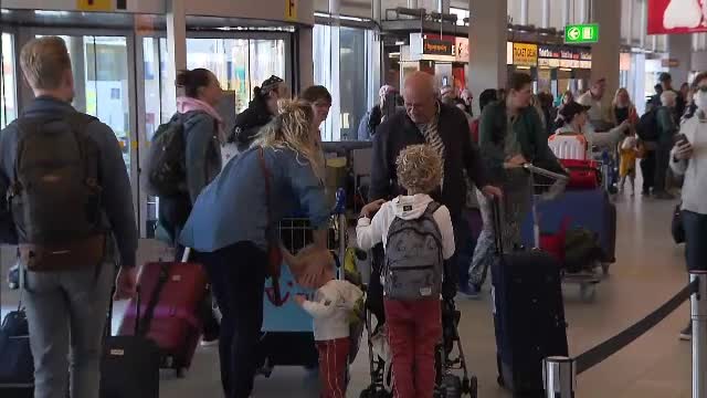 Panică pe aeroportul din Craiova. 130 de pasageri, evacuați dintr-un avion