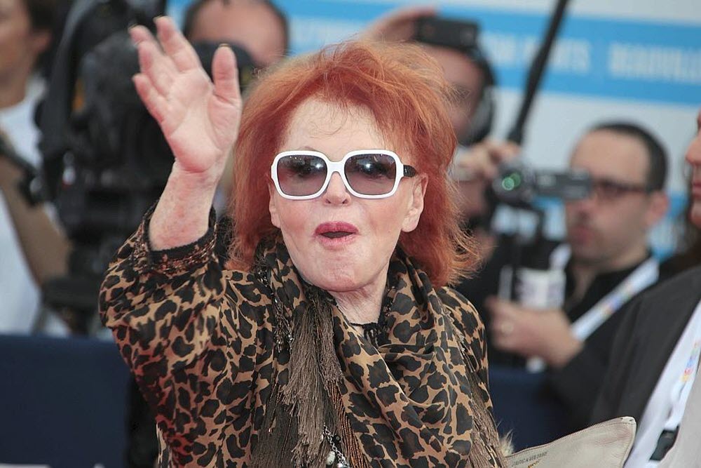 Régine, cântăreaţă şi patroană de discoteci, a încetat din viaţă la vârsta de 92 de ani