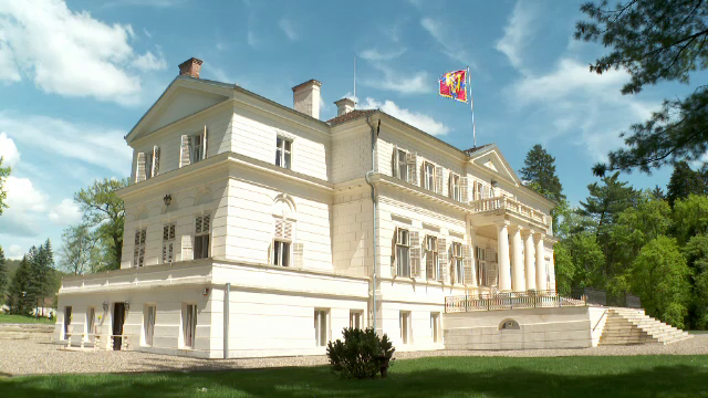 Domeniul Regal de la Săvârșin s-a redeschis pentru turiști de 1 Mai. Castelul nu este deschis publicului