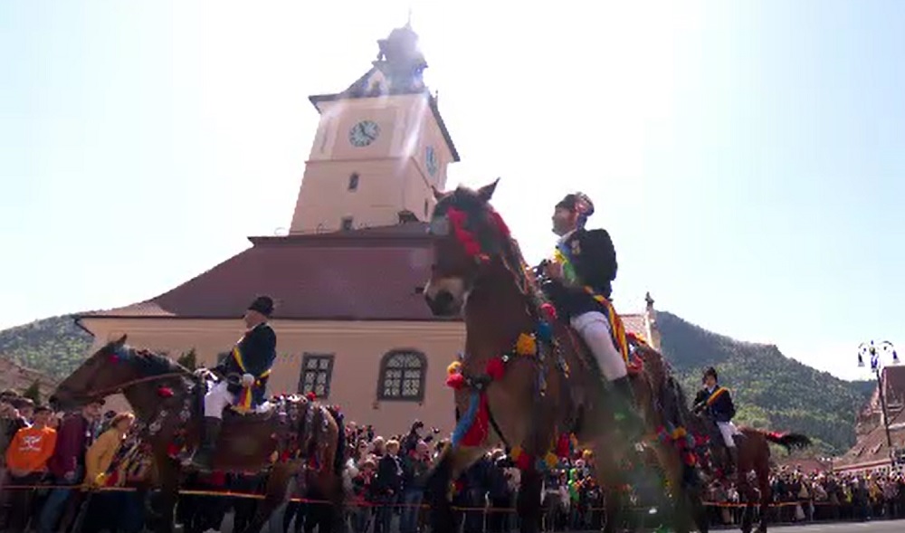 Spectacol la Brașov. Parada Junilor s-a reluat, după doi ani de pandemie