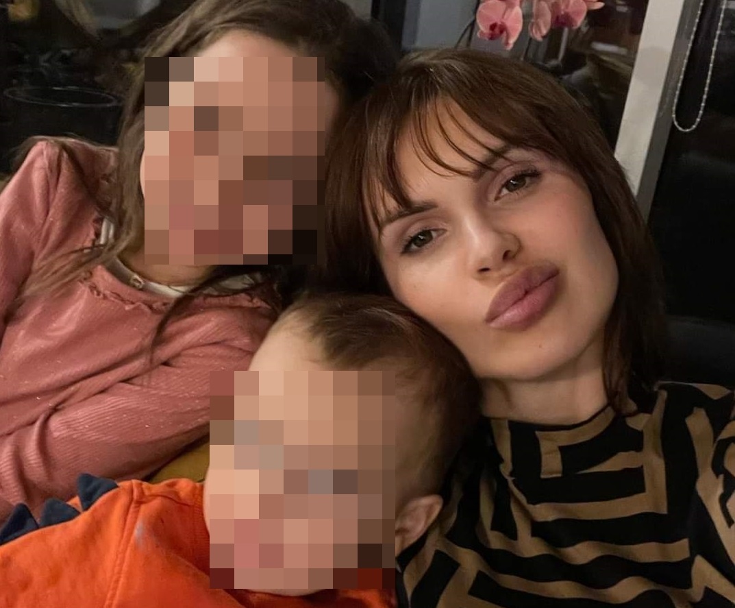 O femeie din Timișoara s-a aruncat de pe un bloc cu cei doi copii în brațe. Toți trei au murit