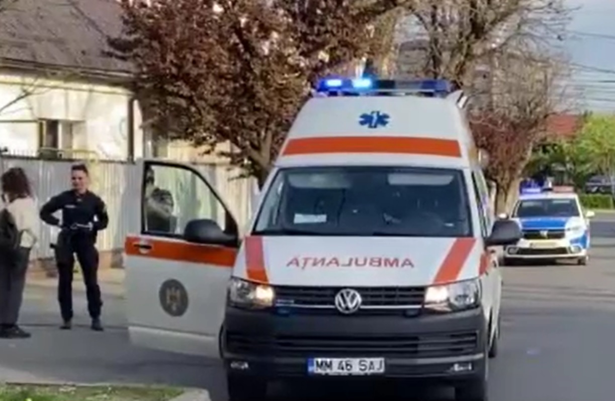 Bătrână atacată pe o stradă din Baia Mare, în plină zi. Femeia de 83 de ani a fost transportată la spital