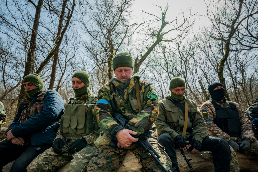 Străinii care luptă în Ucraina se plâng că armamentul trimis de Occident „este de negăsit pe front”