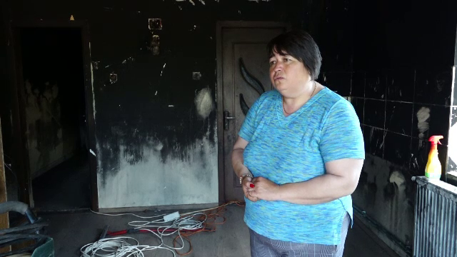 Două familii din Maramureș au rămas pe drumuri după ce un incendiu puternic le-a mistuit casa