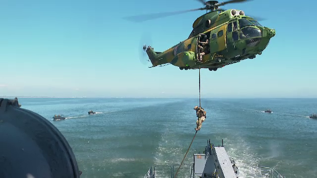 Exercițiu comun al NATO în largul Mării Negre. A fost simulată capturarea unei nave inamice