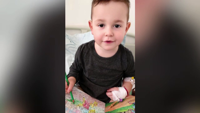 Un copil de 3 ani, trimis acasă de medici, a ajuns a doua zi direct pe masa de operație. Ce avea băiatul