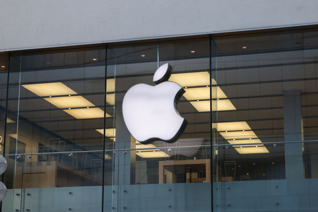 Apple a pierdut titlul de cea mai valoroasă companie din lume. Cine a depășit-o