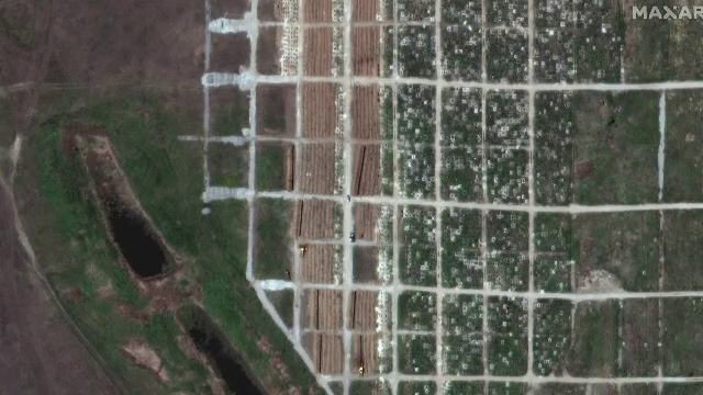 Noi imagini din satelit arată cât de mult a fost extins cimitirul de la marginea orașului Mariupol