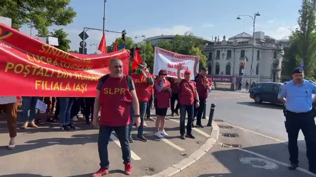 Angajații Poștei Române au protestat la Guvern: 