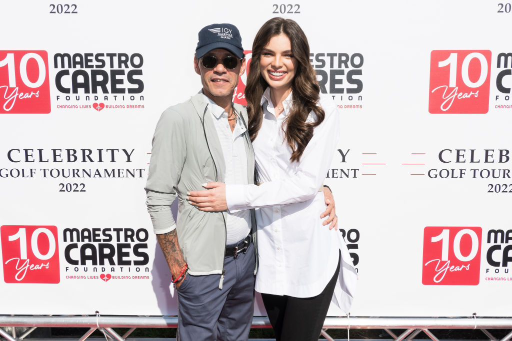 Cântăreţul Marc Anthony s-a logodit cu modelul Nadia Ferreira, cu 30 de ani mai tânără