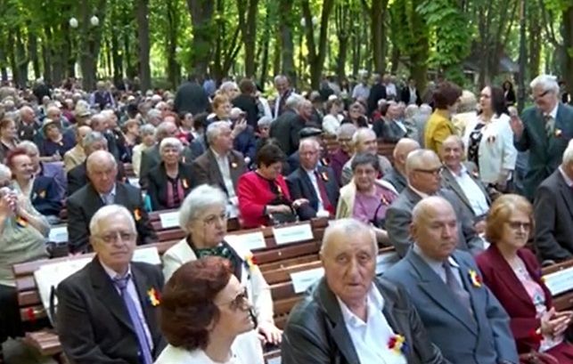 50 de ani de căsnicie, sărbătoriți cu fast de peste 500 de cupluri din Iași. Secretele mariajelor trainice