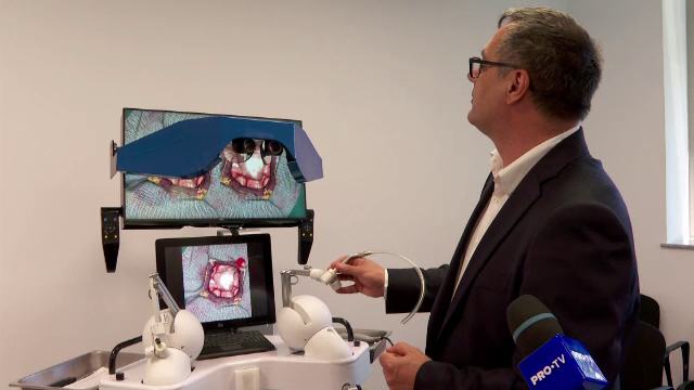 Studenții la Medicină din Iași învață să opereze cu ajutorul realității virtuale. Centrul de Simulare, unic în România