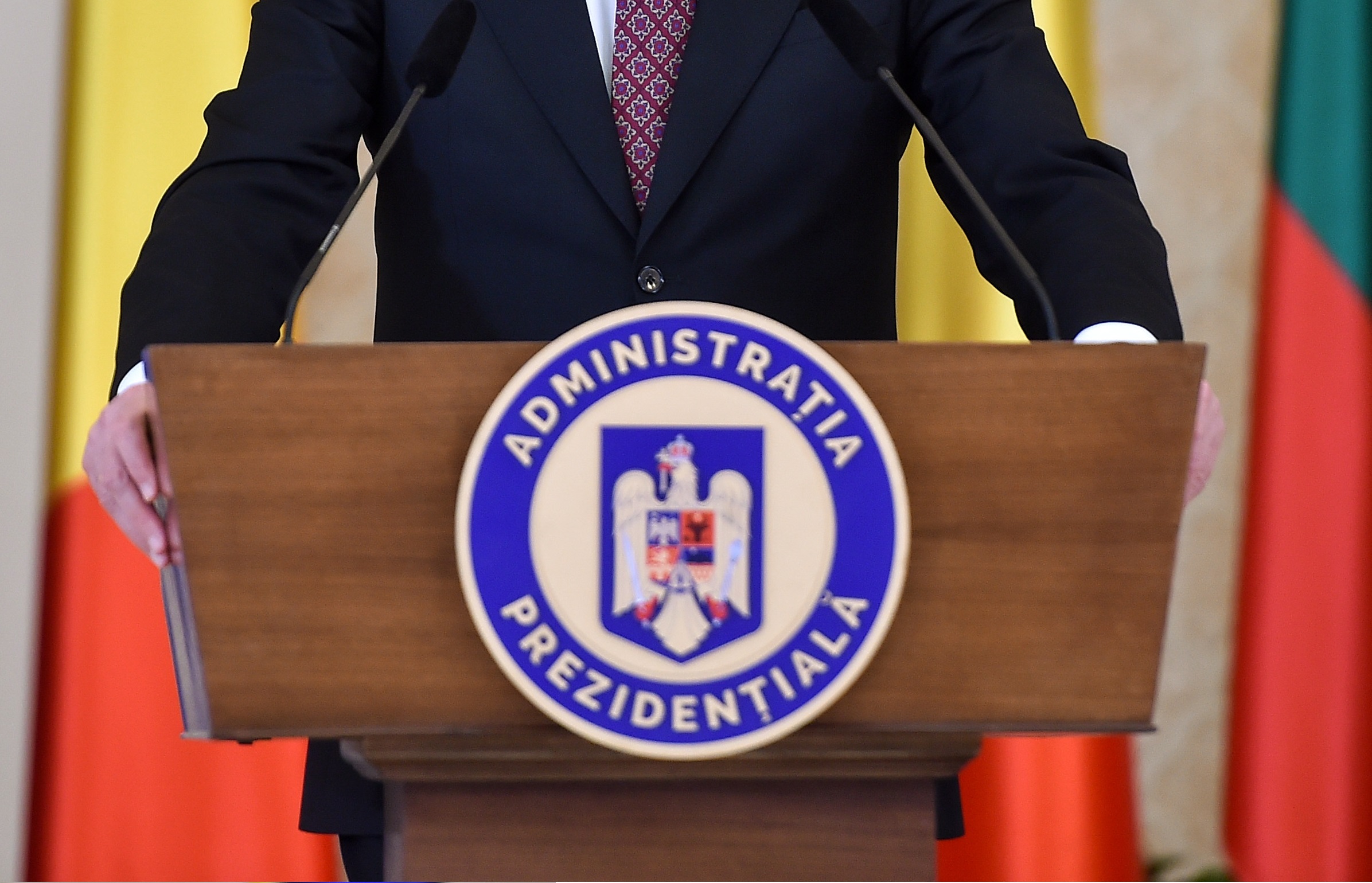 Proiect de lege: Condamnații definitiv la închisoare nu vor mai putea candida pentru președinția României