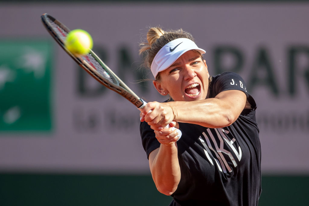 Simona Halep s-a calificat în turul al doilea la Roland Garros. Victorie dificilă pentru româncă