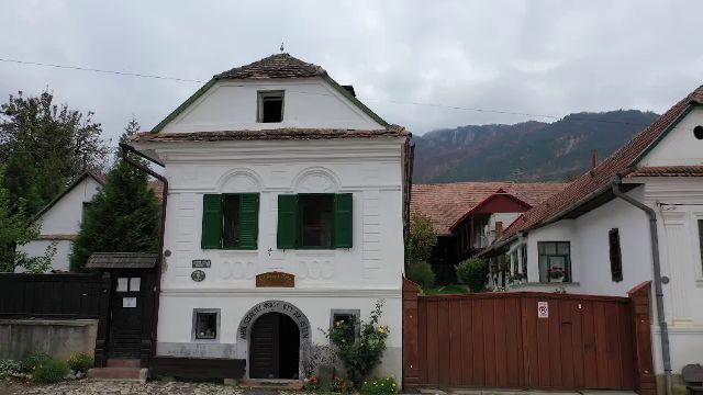 Peste 100 de case tradiționale din satele românești vor fi reabilitate cu bani europeni