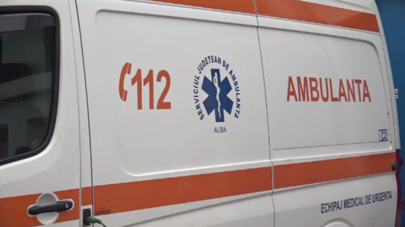 Hunedoara: Un băiat de un an şi 3 luni a căzut de la etajul patru al unui bloc de locuinţe. A fost transportat la spital