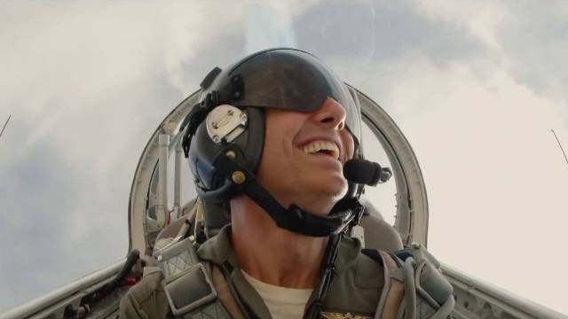 Tom Cruise este un pilot iscusit și în realitate, nu doar pe marele ecran. L-a plimbat pe James Corden cu avionul personal
