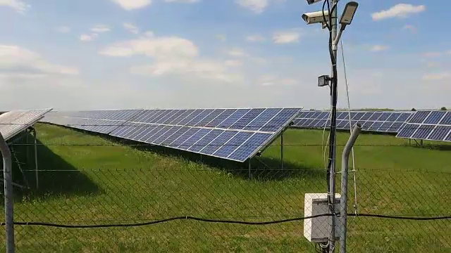 România investeșe tot mai mult în energie verde. Opt parcuri fotovoltaice vor fi construite în sudul țării în următorii 2 ani
