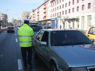 Trei agenti de politie din Sibiu, trimisi in judecata pentru luare de mita