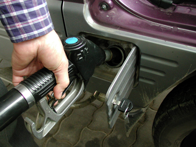 Raport oficial: pretul benzinei a fost marit nejustificat