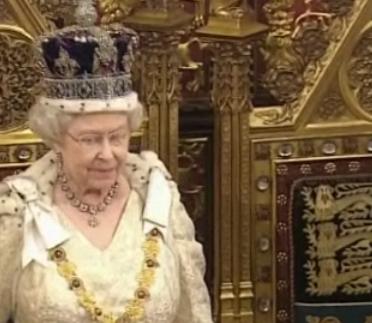 Ai vrea sa-ti petreci vacanta cu Regina Marii Britanii? Acum poti!