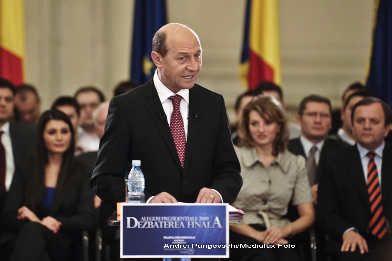 Modelele morale:Basescu - sotia, Antonescu - T. Chirila ...