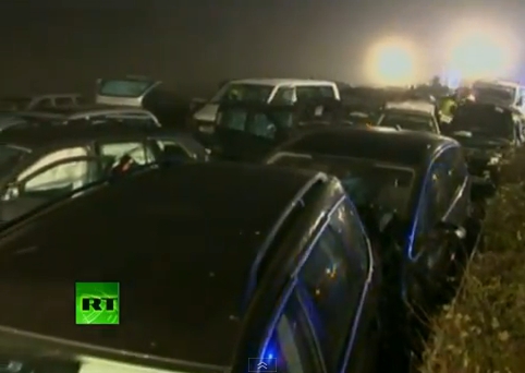 VIDEO.Catastrofa pe o autostrada din Germania: 52 de masini implicate intr-un accident cu trei morti