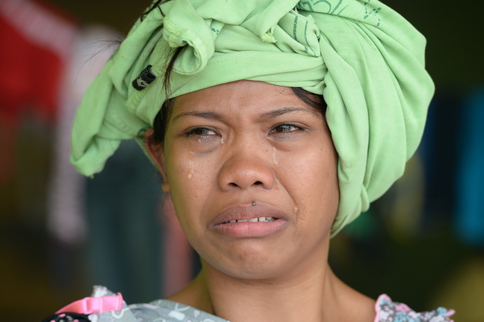 Imaginile DEZASTRULUI in Filipine. Locuitorii loviti de taifun jefuiesc mortii pentru a supravietui