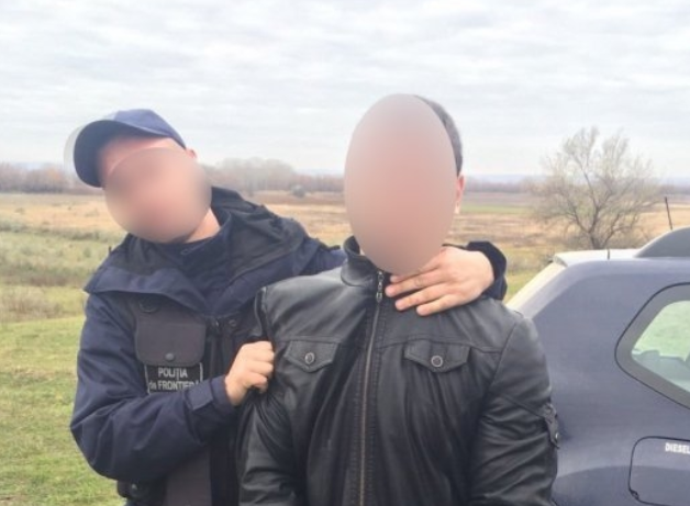 Doi cetateni moldoveni convertiti la islam, retinuti cu focuri de avertisment la granita cu Romania. Ce s-a gasit asupra lor