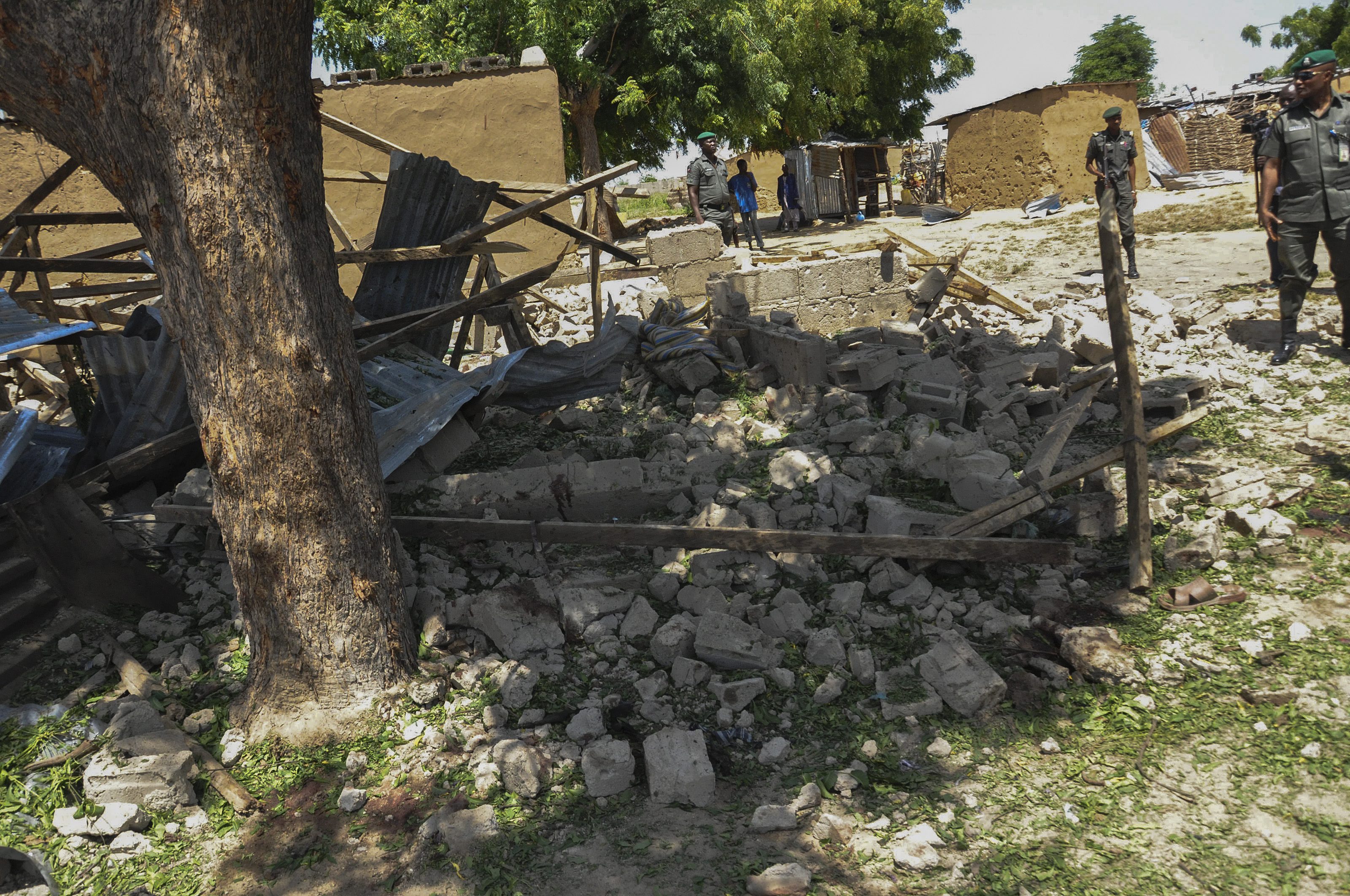 Cinci femei kamikaze au comis atacuri sinucigase, in Camerun si Nigeria. Atentatele ar fi comise de gruparea Boko Haram