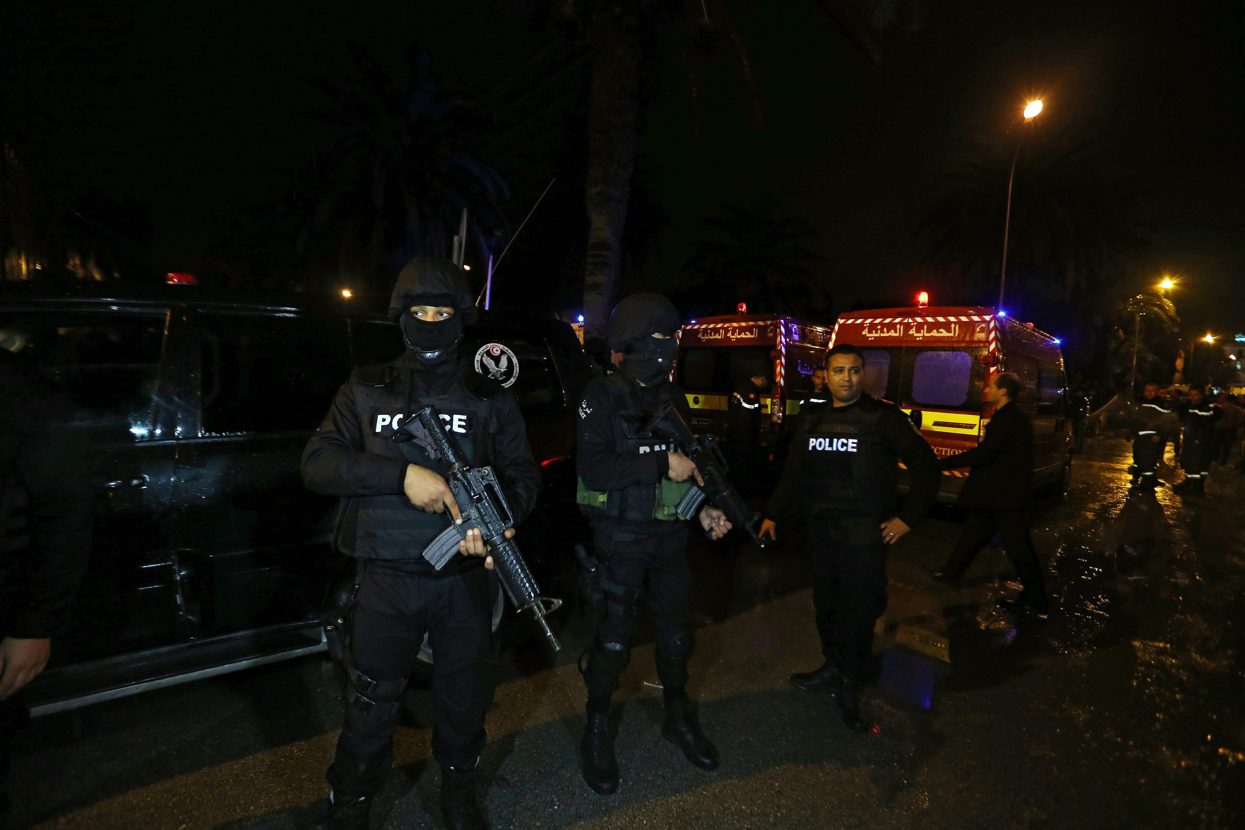 ATENTAT in Tunisia: Cel putin 14 morti intr-un atac cu bomba care a vizat garda prezidentiala. 