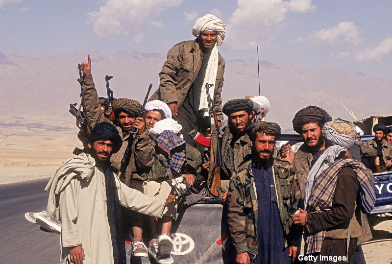 Der Spiegel: Mii de fosti luptatori talibani ar fi intrat in Germania cu valul de migranti