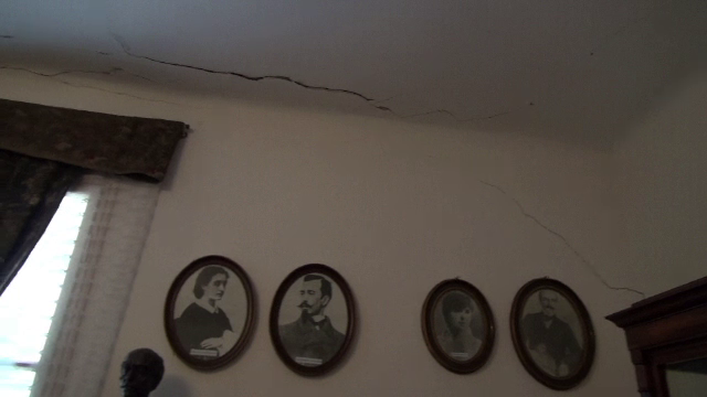 Casa memorială a lui Vasile Alecsandri, în stare deplorabilă. Vizitatorii au scris pe pereți