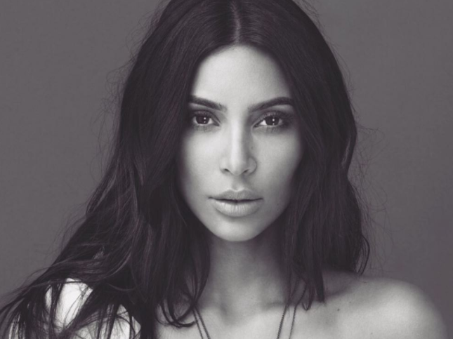 Kim Kardashian a dezvăluit că o boală gravă îi afectează chipul. GALERIE FOTO