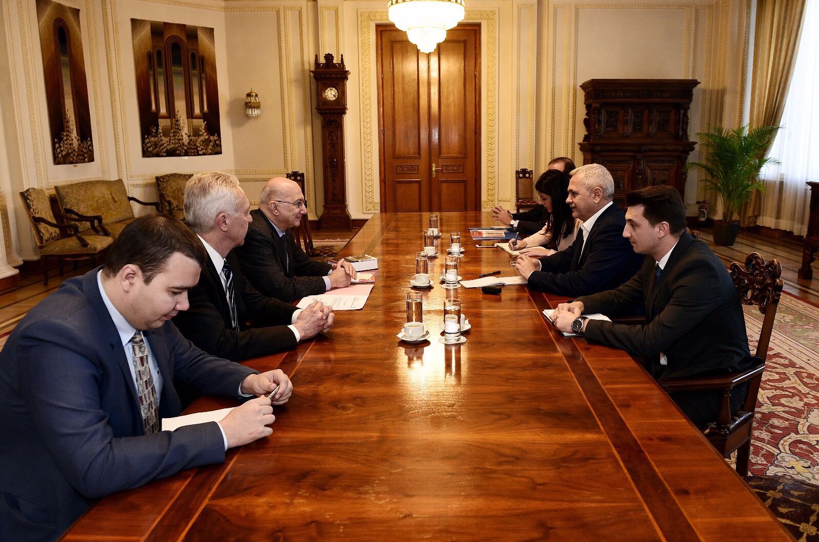 Întâlnire între ambasadorul SUA Hans Klemm și liderul PSD Liviu Dragnea, după audierea de la DNA