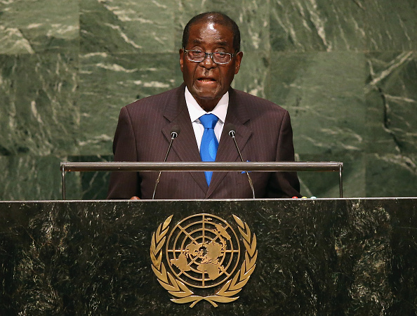 Preşedintele din Zimbabwe, Robert Mugabe a demisionat după 37 de ani de putere