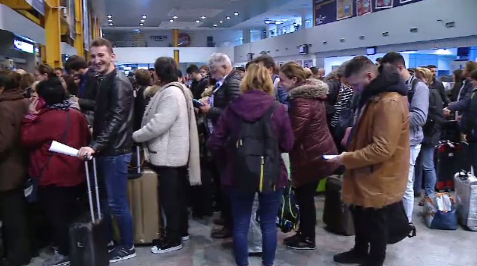 Haos Pe Aeroportul Din Cluj Napoca Motivul Pentru Care 9 Zboruri