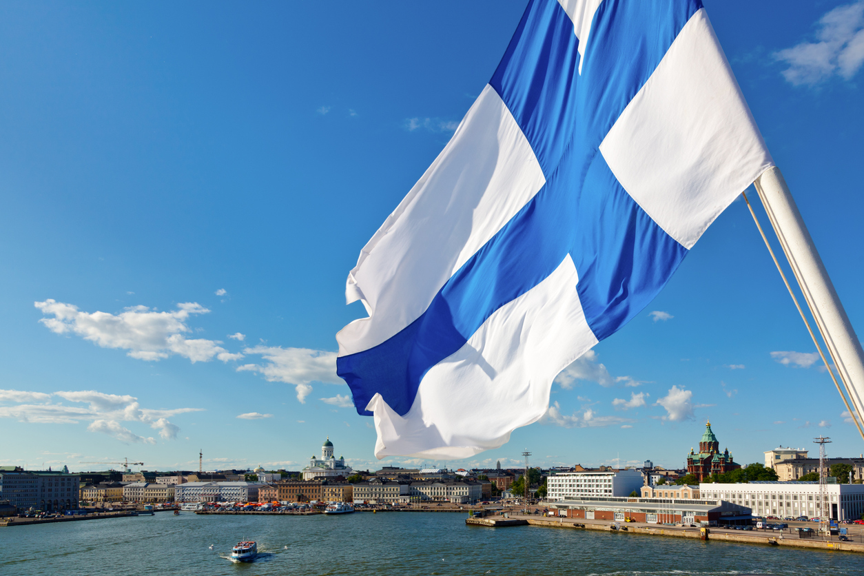 Finlanda își închide granițele pentru călătorii străini nevaccinaţi împotriva Covid-19