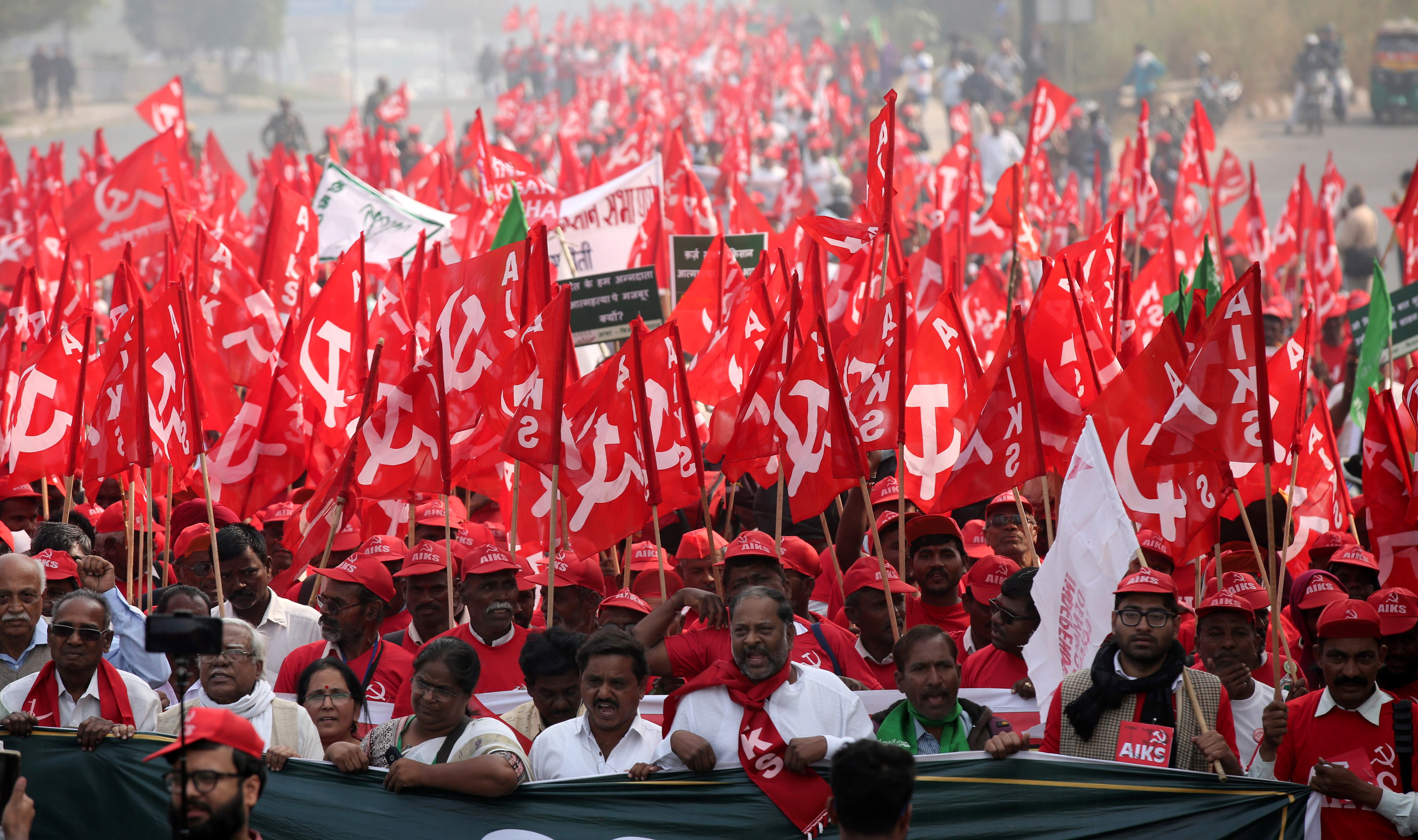 Protest cu mii de fermieri indieni, în New Delhi, care cer majorarea ajutorului de la stat