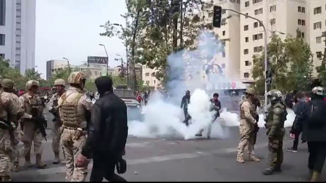 Val de proteste în Chile. Polițiștii au intervenit în forță, folosind tunuri cu apă