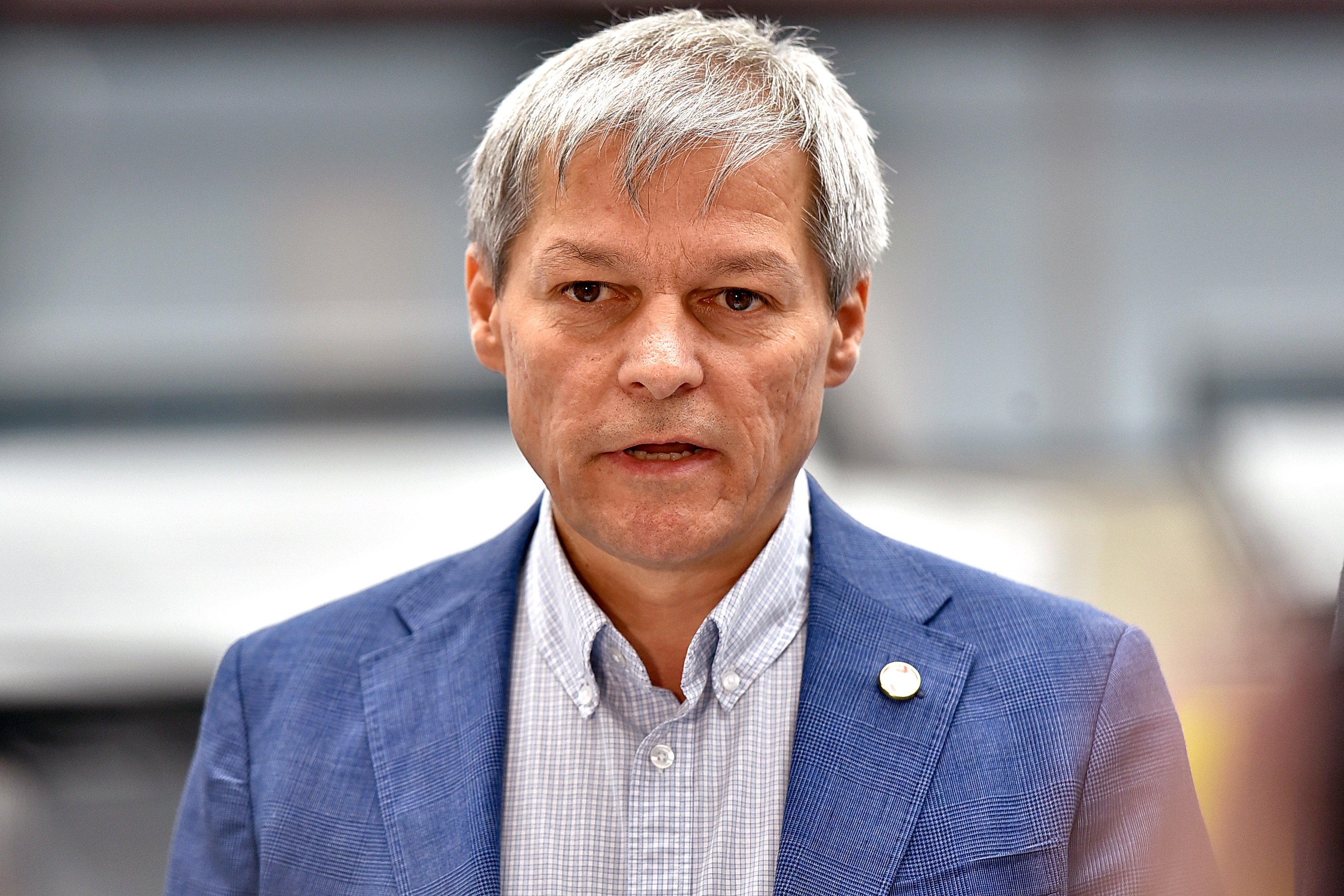 Cioloş promite că va demisiona în 2023 dacă va fi ales acum preşedinte al USR-PLUS