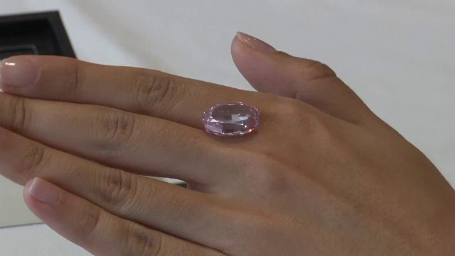 Diamantul roz ”Spiritul Trandafirului”, cel mai mare găsit vreodată în Rusia. Cât costă nestemata