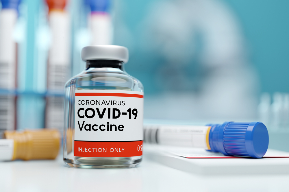Şeful Pfizer: O a treia doză de vaccin va fi necesară după opt luni de la imunizare