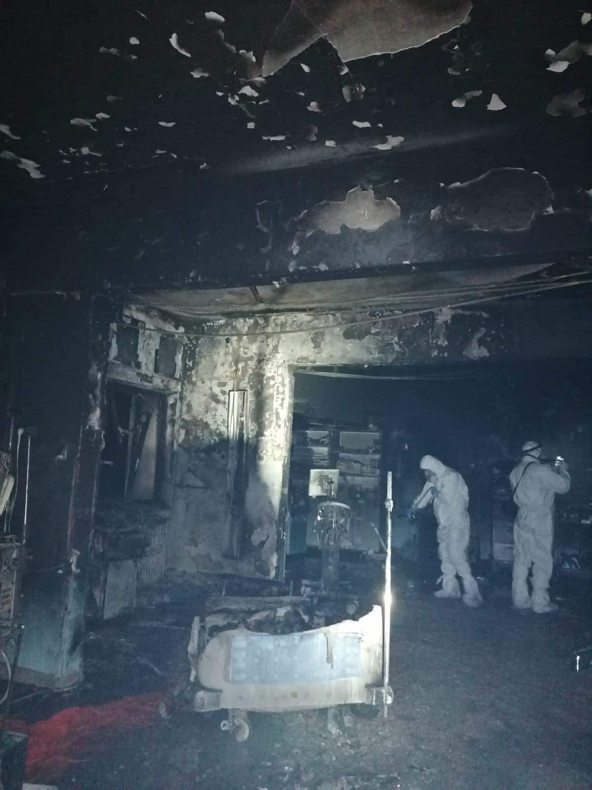 Incendiu violent la Spitalul Judeţean Piatra Neamţ. Zece persoane au murit, iar medicul de gardă este în stare critică - Imaginea 2