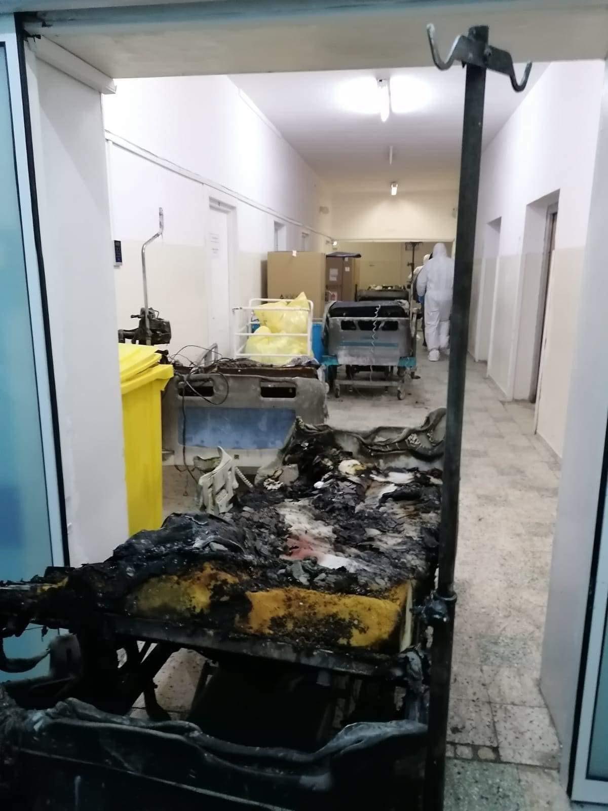 Incendiu violent la Spitalul Judeţean Piatra Neamţ. Zece persoane au murit, iar medicul de gardă este în stare critică - Imaginea 4