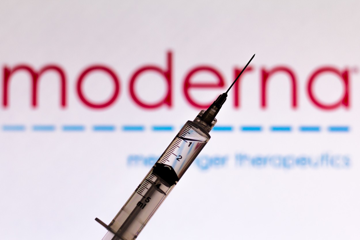 UE a aprobat utilizarea vaccinului produs de Moderna. Diferențele față de vaccinul Pfizer, folosit deja în România