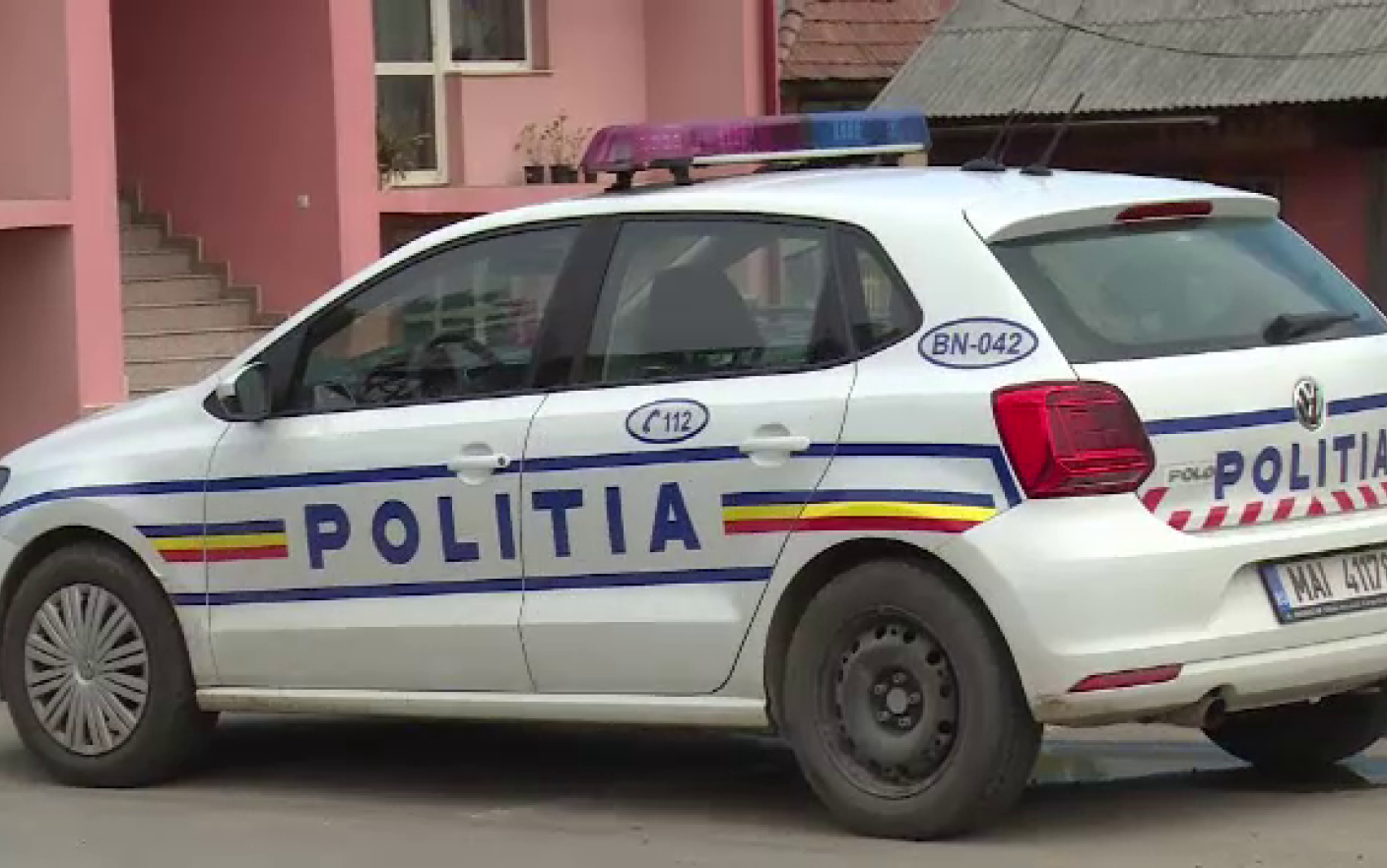 Doi copii din Brașov i-au ajutat pe poliţişti să prindă doi tineri care le furaseră un telefon