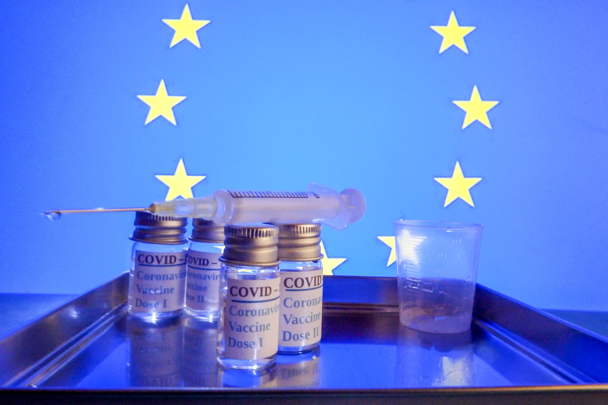 Vaccinurile anti-COVID produse de Pfizer și Moderna ar putea primi undă verde din partea UE până în decembrie
