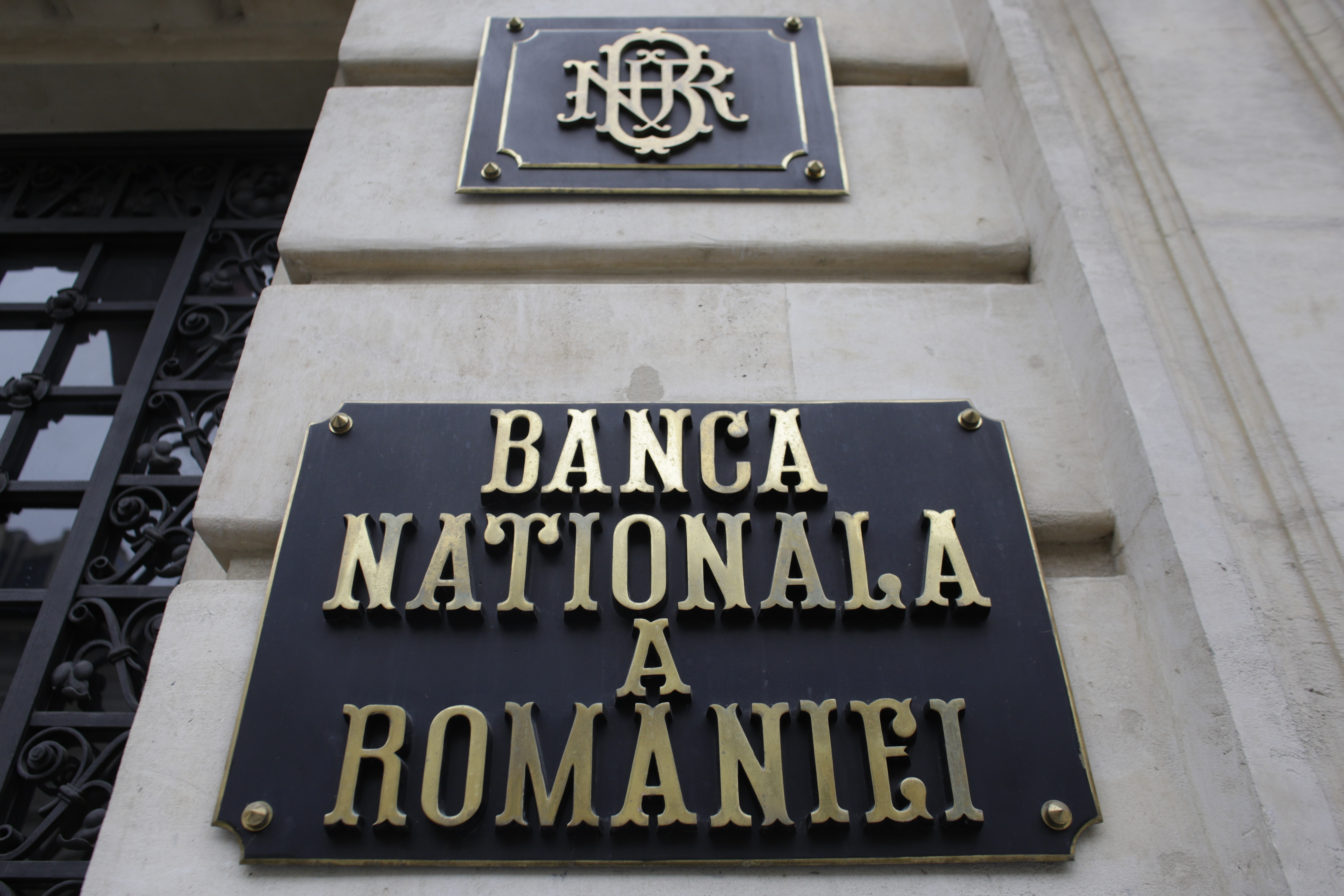Banca Națională a României acuză PSD că folosește abuziv imaginea sa în campania electorală