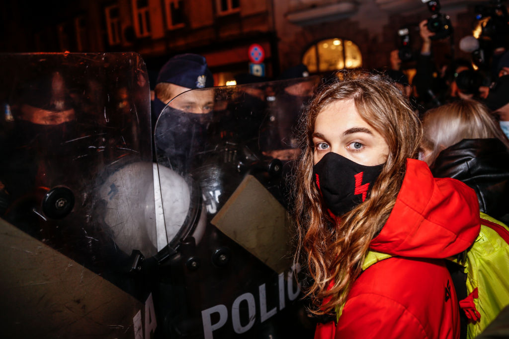 Ciocniri între poliţie şi manifestanţii împotriva limitării dreptului la avort, în Polonia